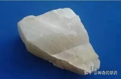 寒水石别名凝水石、盐精石、泥精、盐枕、盐根